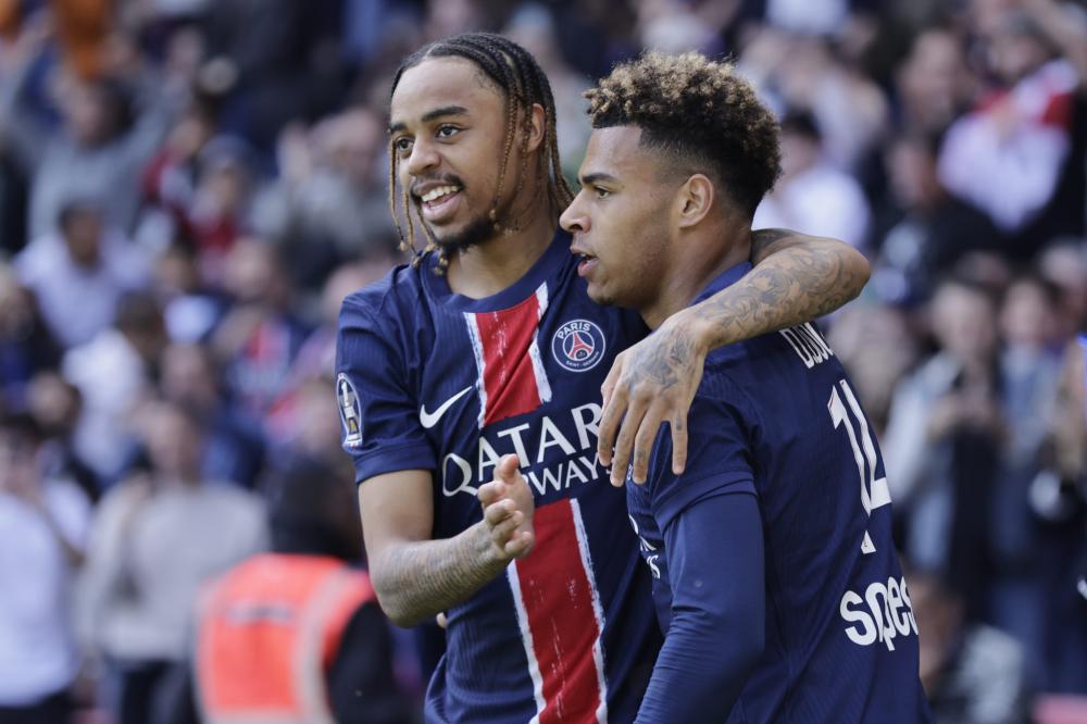 内线大将表现出色，缺乏出场机会，太阳战术存在问题.